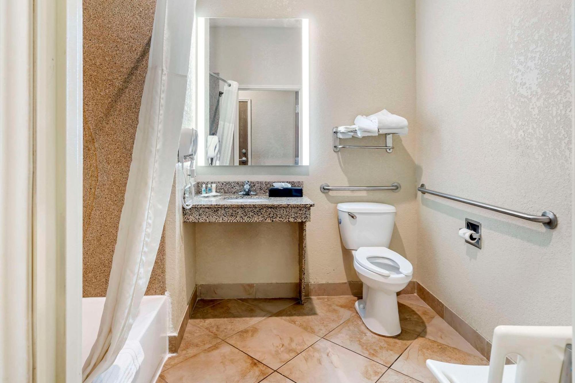 Queen Suite with Two Queen Beds - Accessible/Non-Smoking,1598899412:JPEG